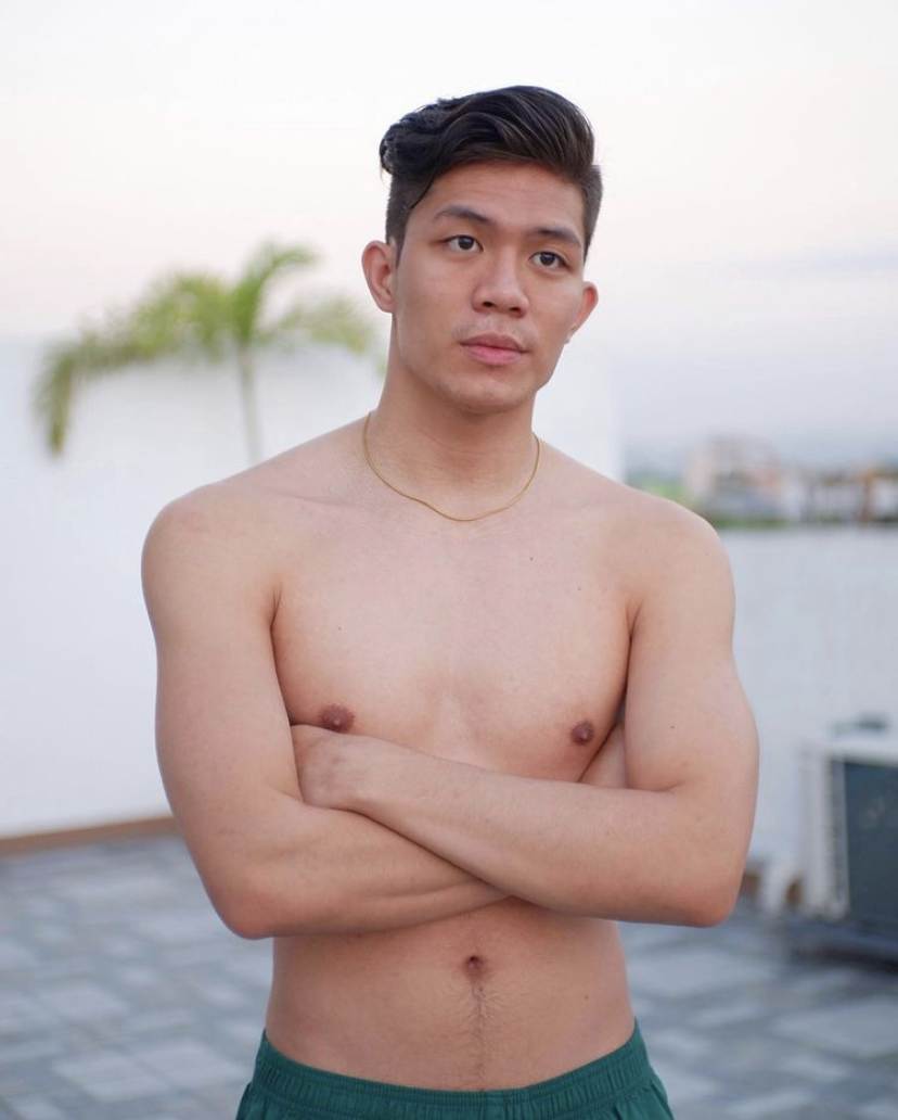 ถอดโชว์เรือนร่าง 2701