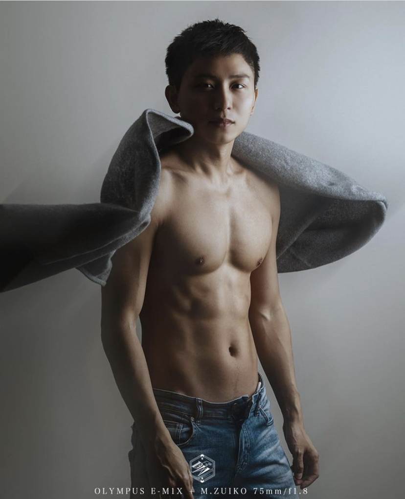 ถอดโชว์เรือนร่าง 2703