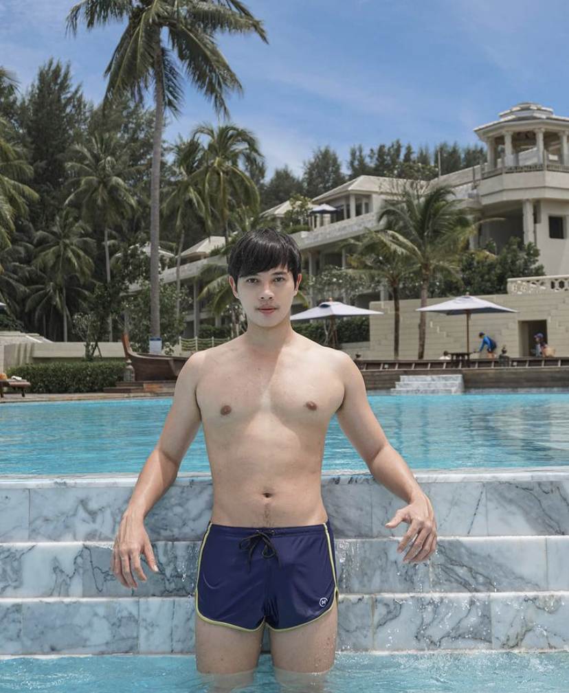 ถอดโชว์เรือนร่าง 2703