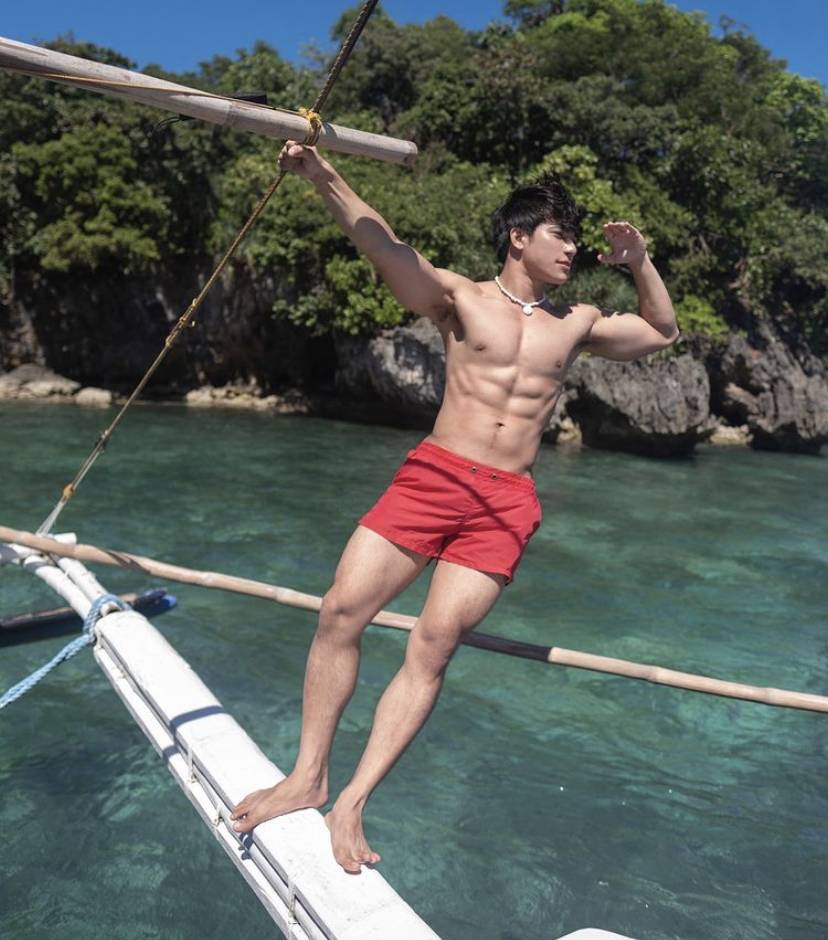 ถอดโชว์เรือนร่าง 2703