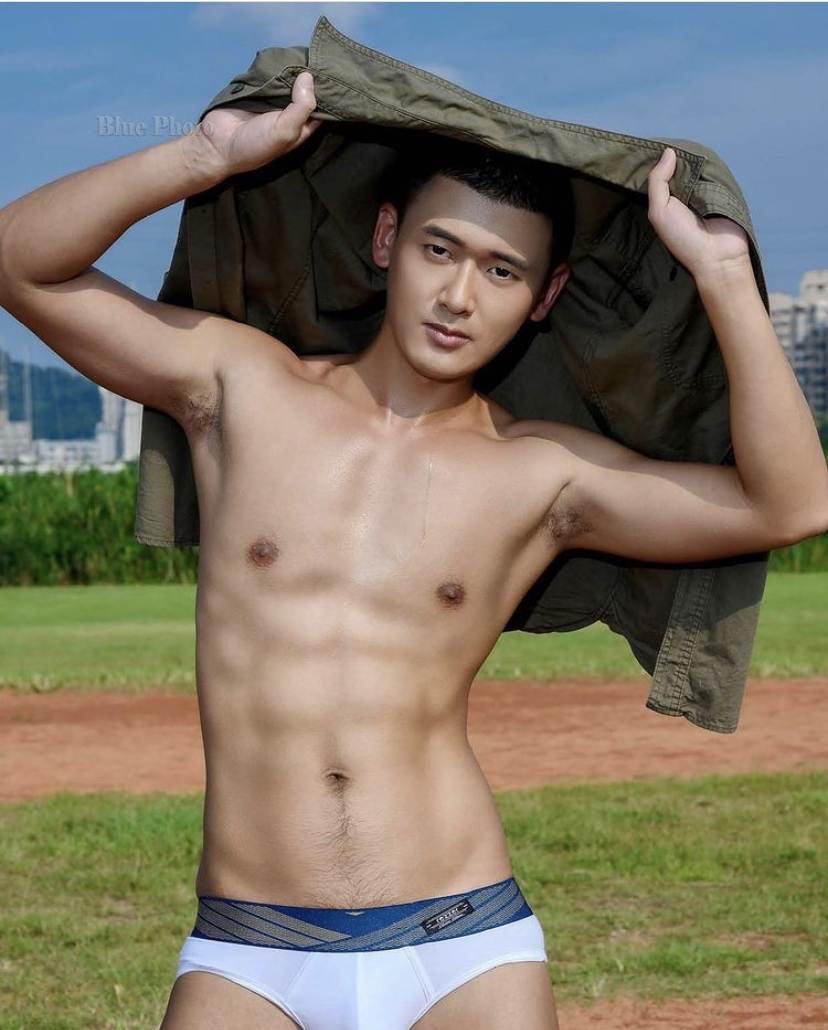 ถอดโชว์เรือนร่าง 2703