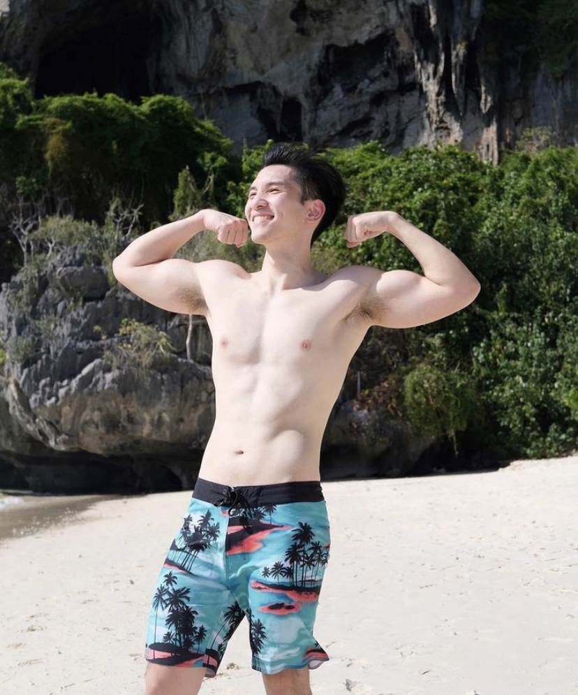 ถอดโชว์เรือนร่าง 2704