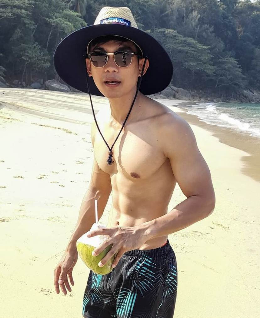 ถอดโชว์เรือนร่าง 2704