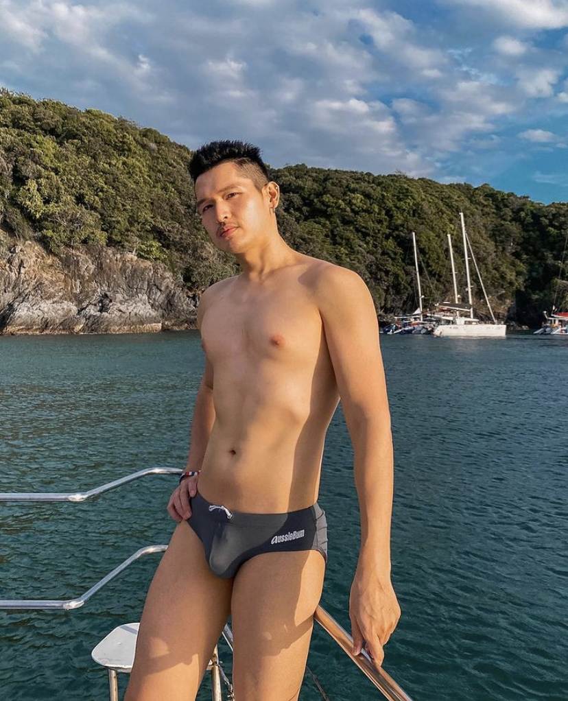 ถอดโชว์เรือนร่าง 2705