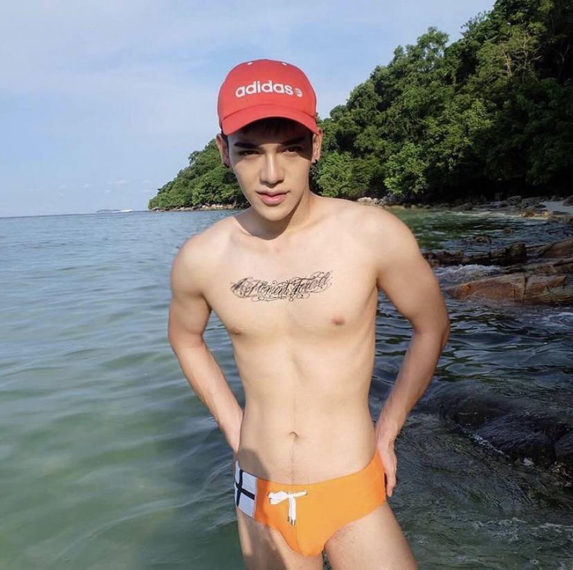 ถอดโชว์เรือนร่าง 2705
