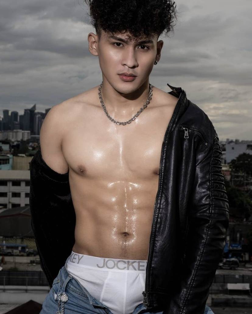 ถอดโชว์เรือนร่าง 2705