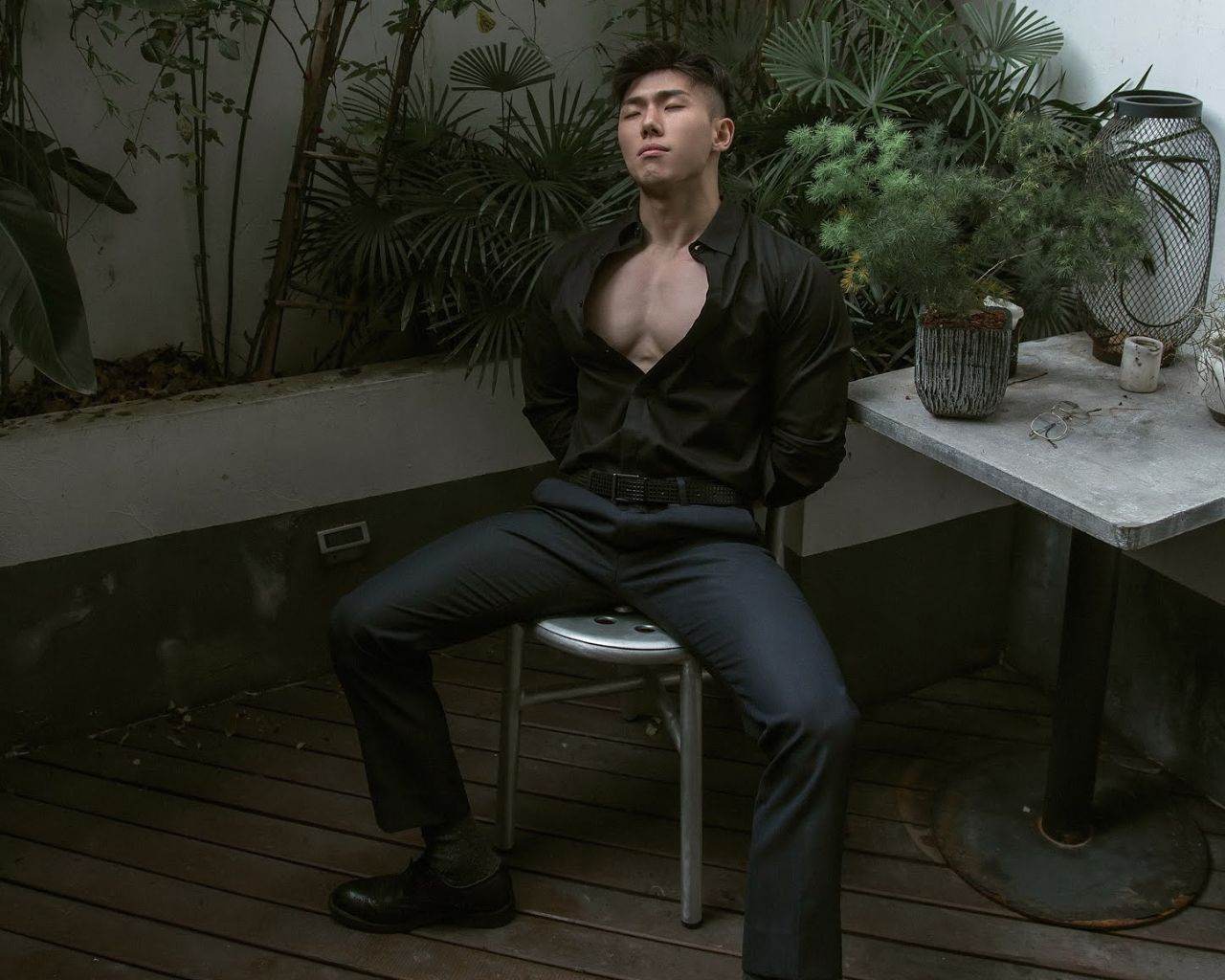 หนุ่มหล่อขึ้นปก 961