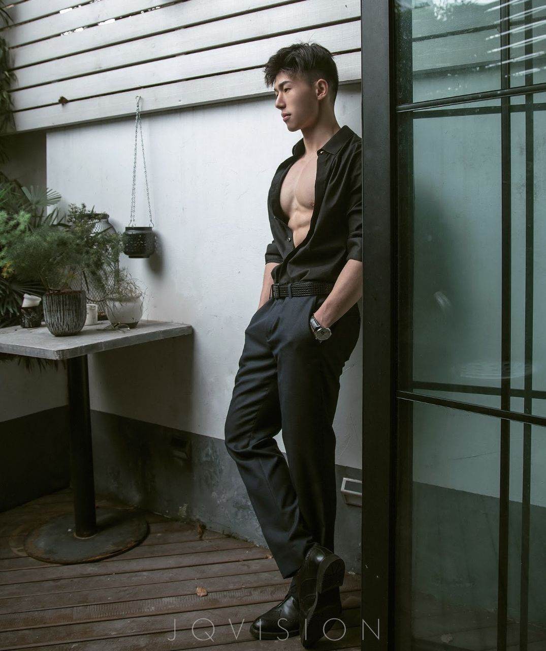 หนุ่มหล่อขึ้นปก 961