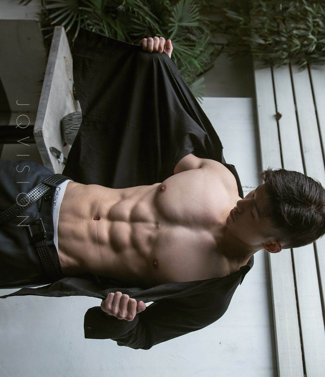 หนุ่มหล่อขึ้นปก 961