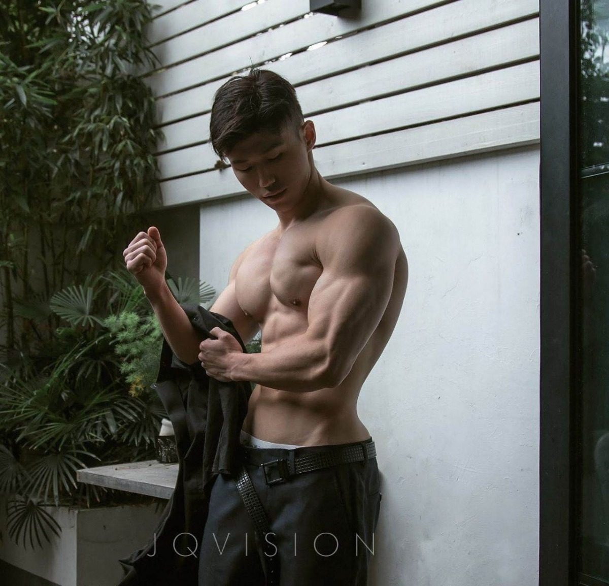 หนุ่มหล่อขึ้นปก 961