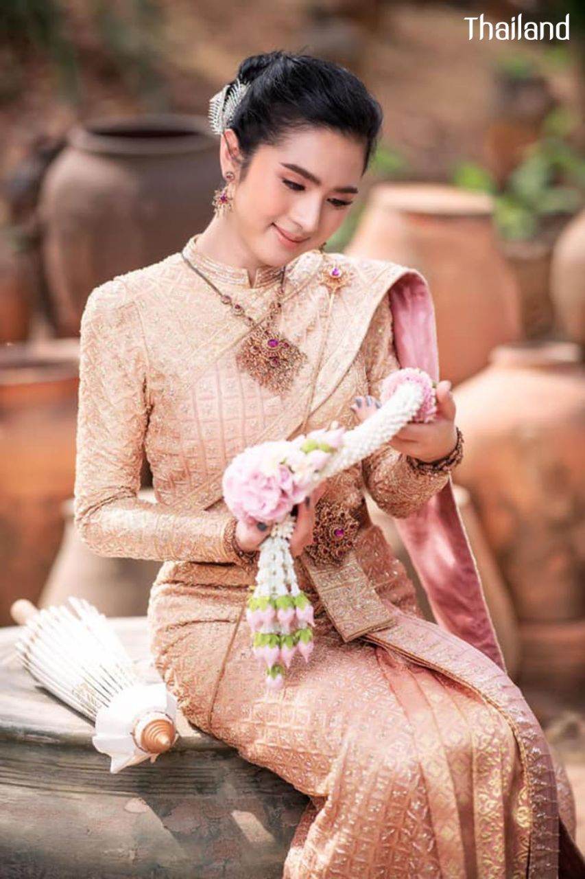 ชุดไทยศิวาลัย | Thai Siwalai Dress, Thai National Costume