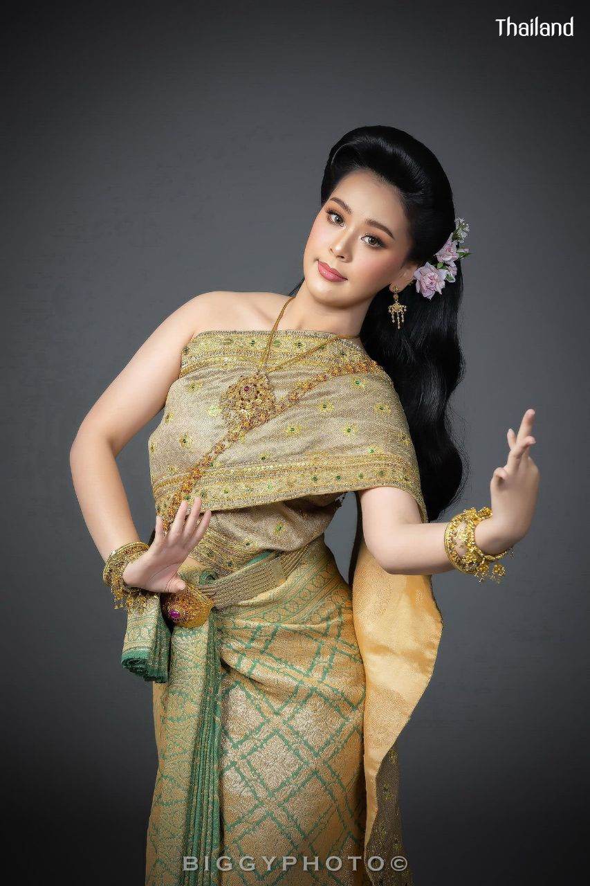 THAILAND 🇹🇭 | Thai dance: ขุนแผนฟันม่าน