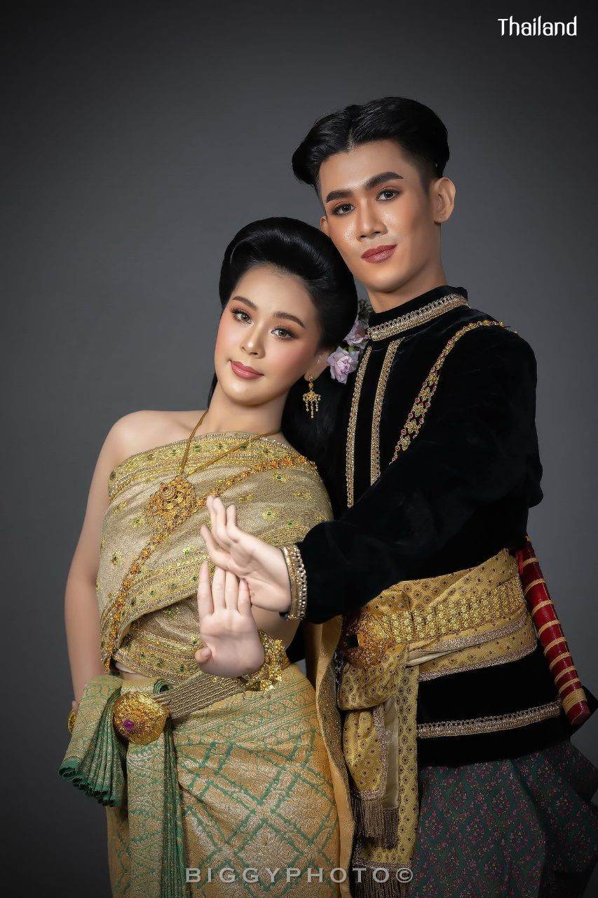 THAILAND 🇹🇭 | Thai dance: ขุนแผนฟันม่าน