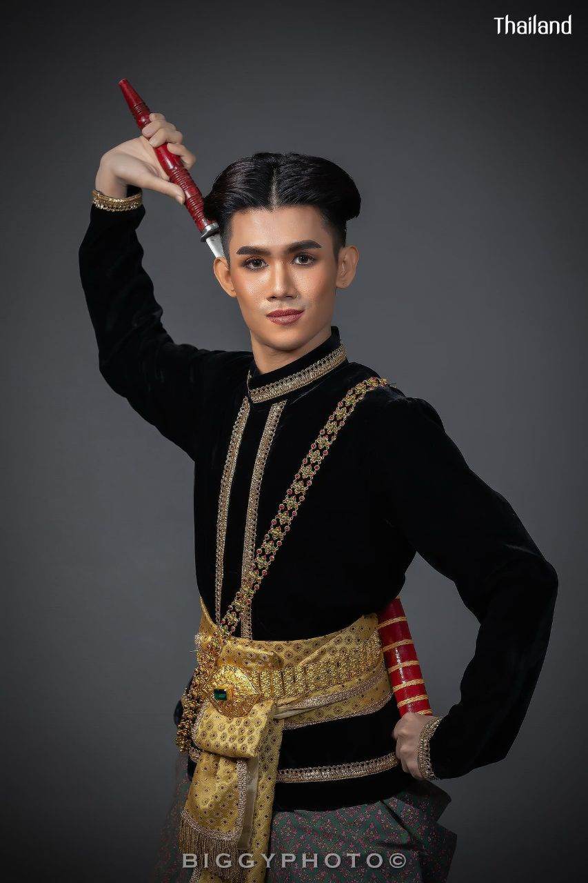 THAILAND 🇹🇭 | Thai dance: ขุนแผนฟันม่าน
