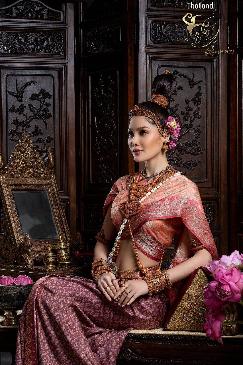 THAILAND 🇹🇭 | "Rak Sod Devi" SONGKRAN LADIE