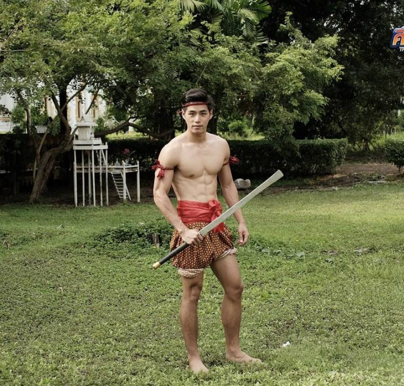 รักพี่เสียดายน้อง ฝาแฝดโป้งปั้น
