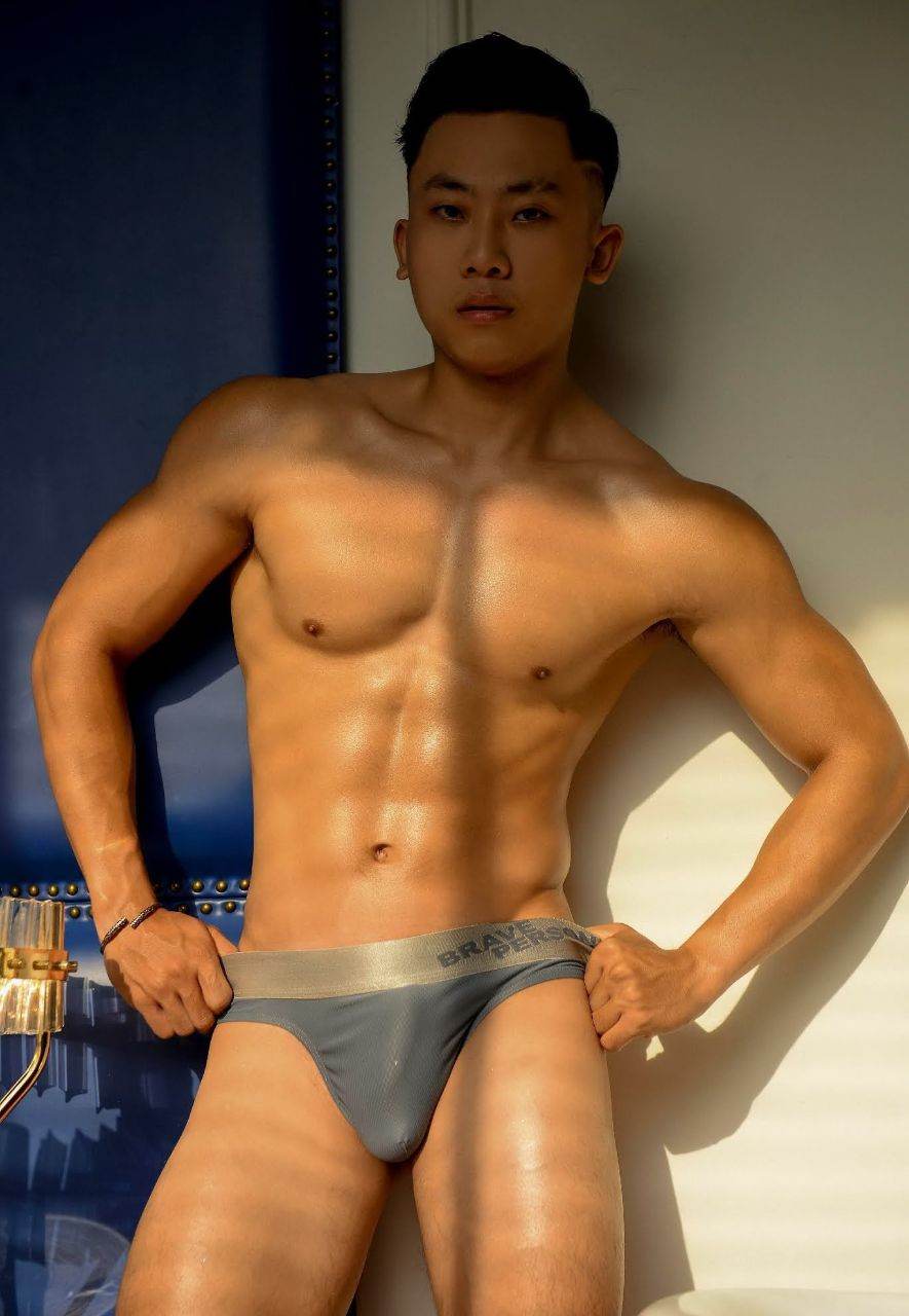 หนุ่มหล่อขึ้นปก 954.3
