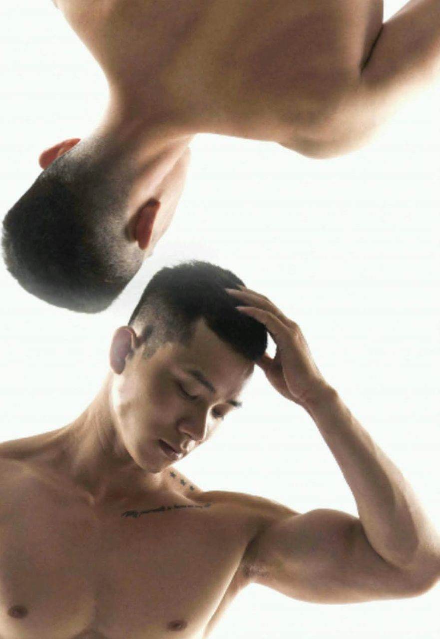 หนุ่มหล่อขึ้นปก 955.3
