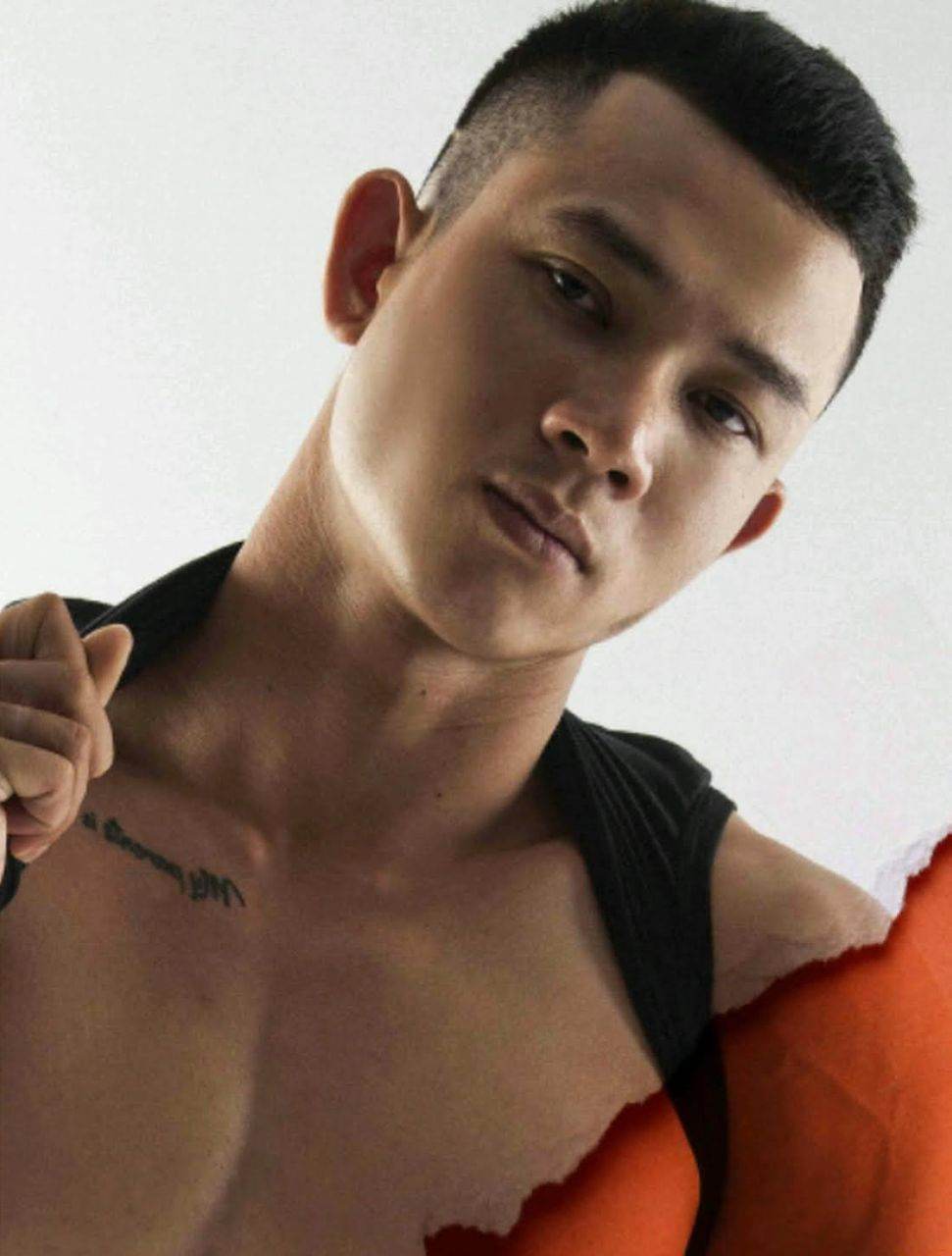 หนุ่มหล่อขึ้นปก 955.3