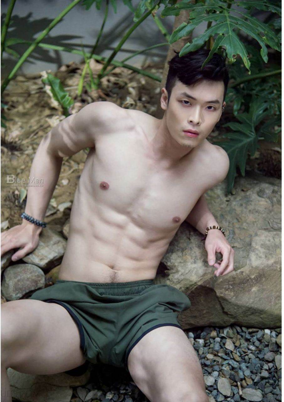หนุ่มหล่อขึ้นปก 957.1