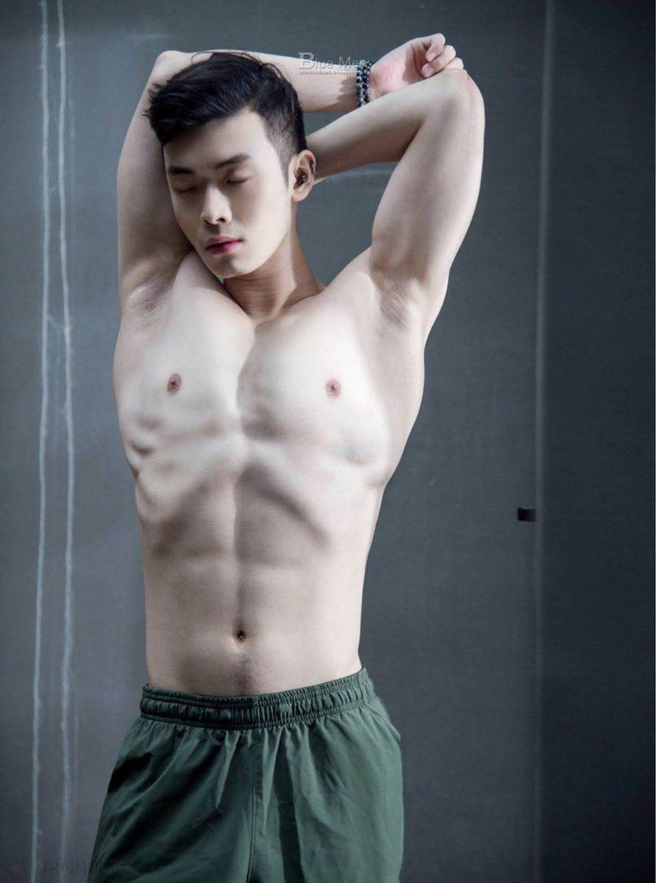 หนุ่มหล่อขึ้นปก 957.1