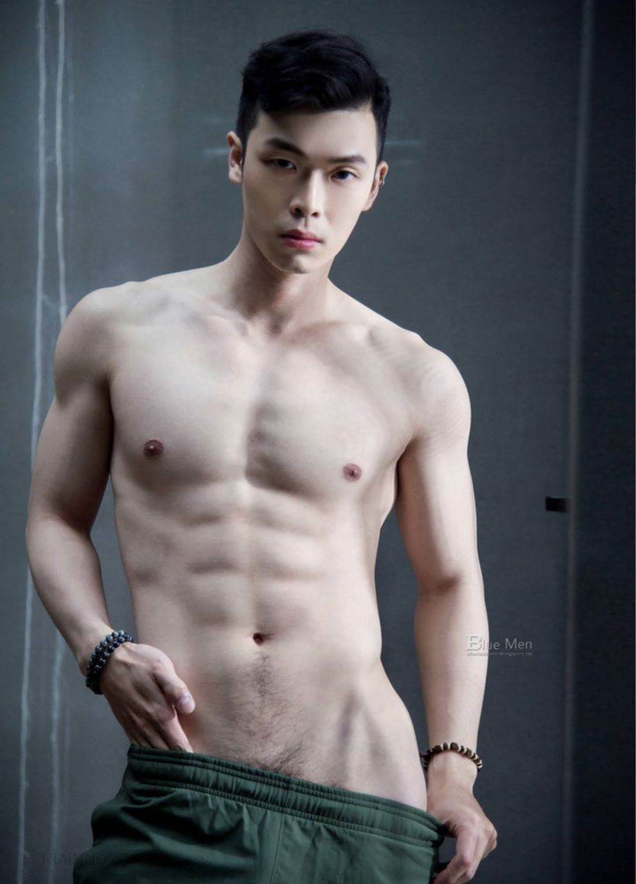 หนุ่มหล่อขึ้นปก 957.1
