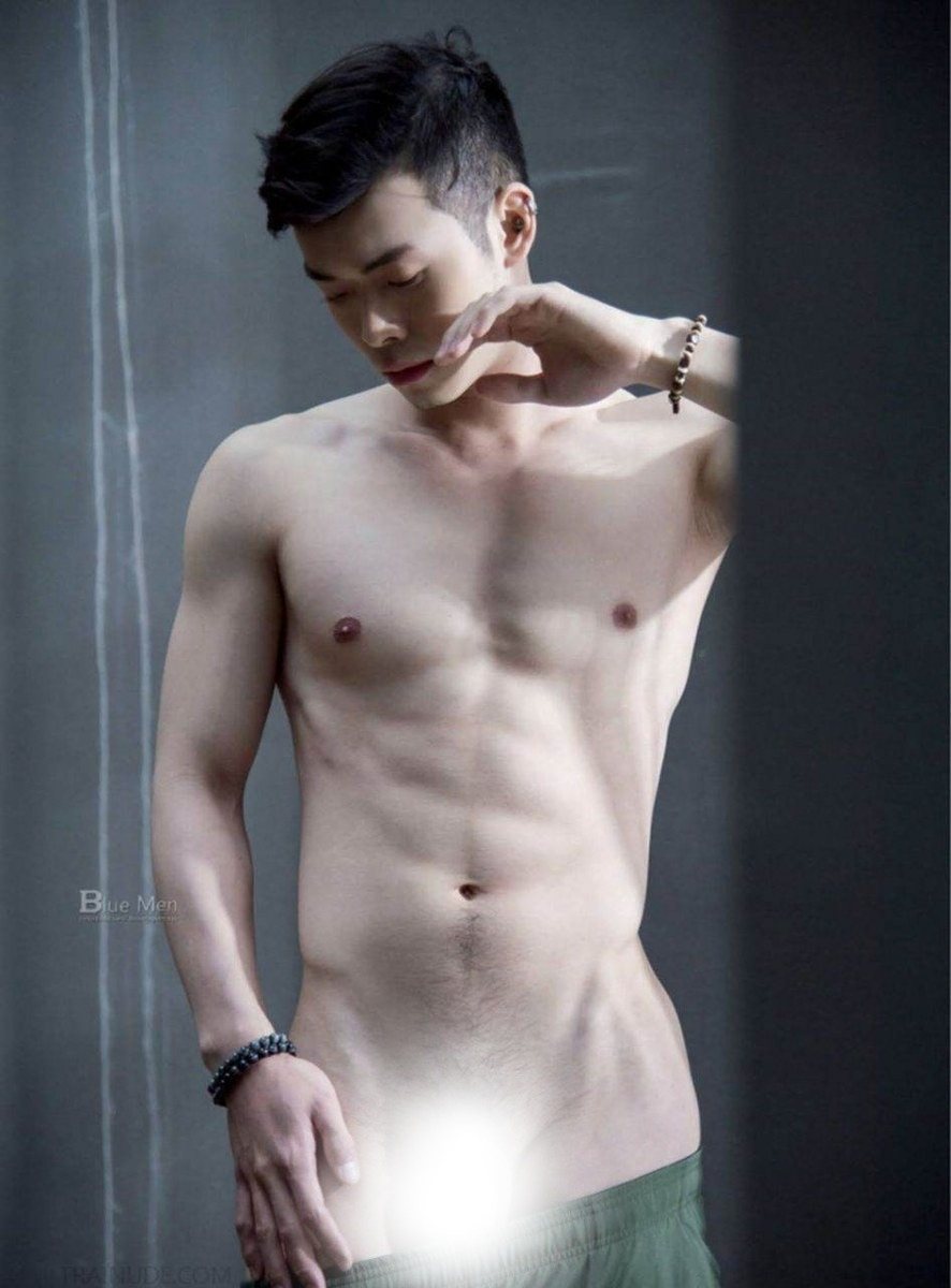 หนุ่มหล่อขึ้นปก 957.1