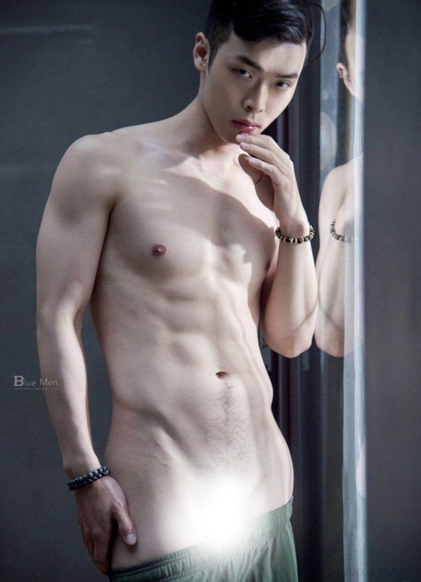 หนุ่มหล่อขึ้นปก 957.1