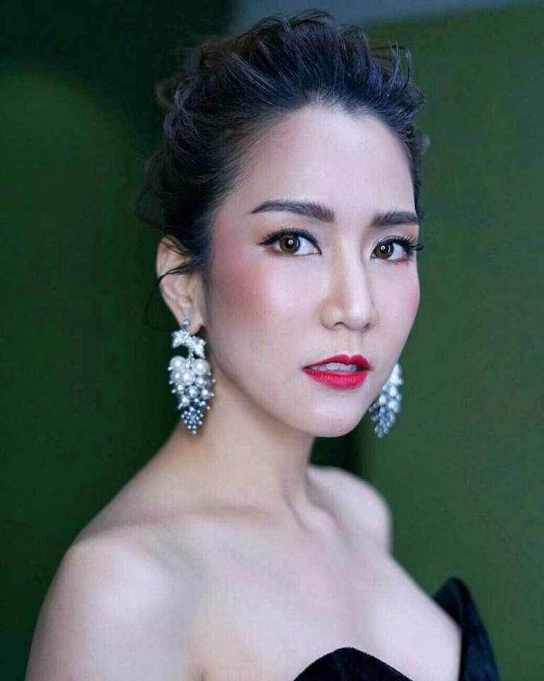 จั๊กจั่น อคัมย์สิริ เรื่อง สู่แสงตะวัน