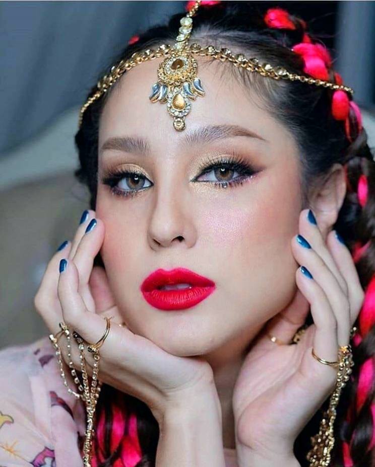 ขวัญ อุษามณี เรื่อง เรื่อง หงส์ฟ้า