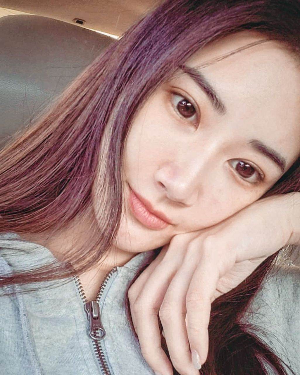 ยีนส์ เกวลิน เรื่อง กระถินริมรั้ว