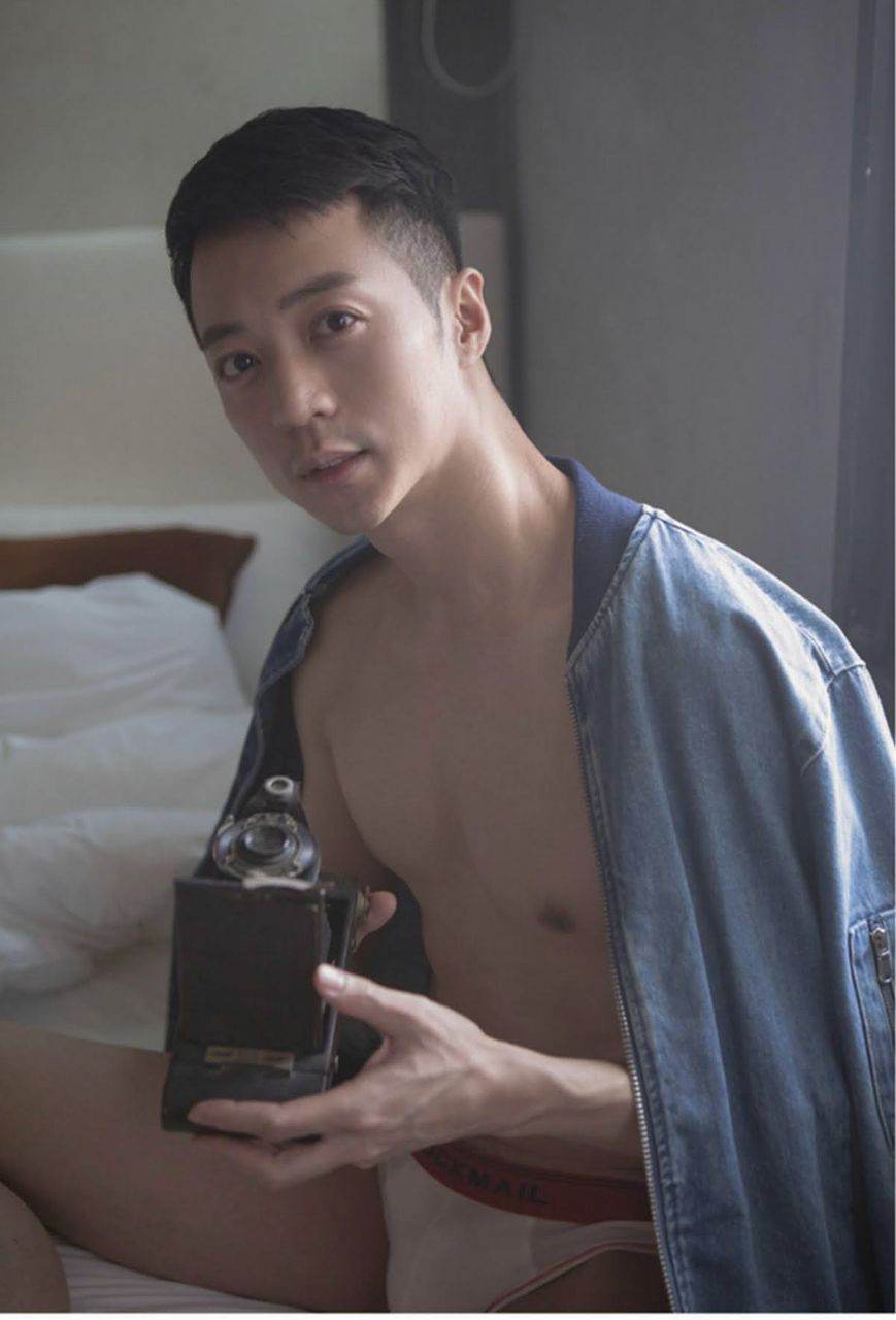 หนุ่มหล่อขึ้นปก 953.4