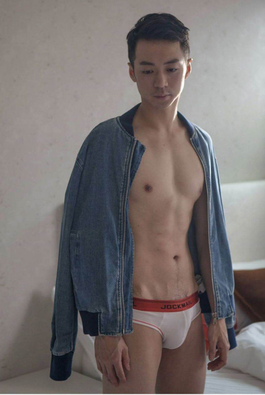 หนุ่มหล่อขึ้นปก 953.4