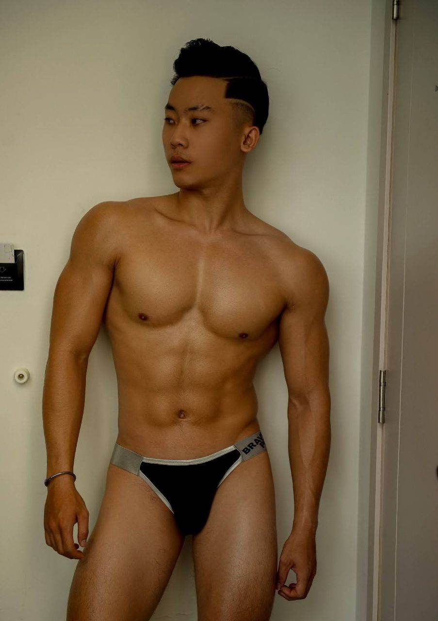 หนุ่มหล่อขึ้นปก 954.4