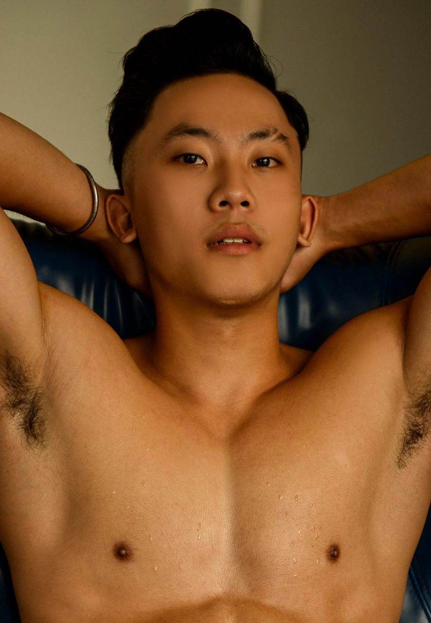 หนุ่มหล่อขึ้นปก 954.4