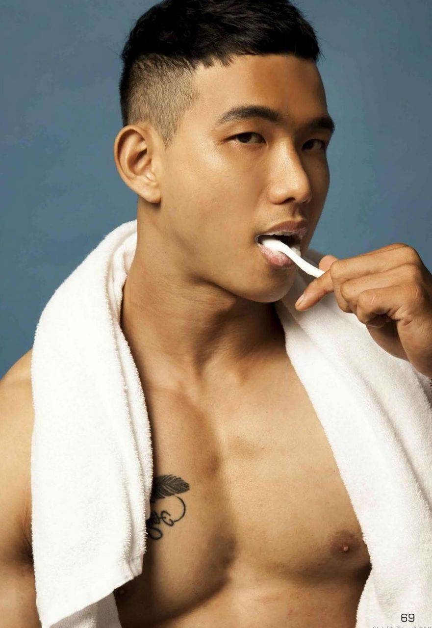 หนุ่มหล่อขึ้นปก 956.4