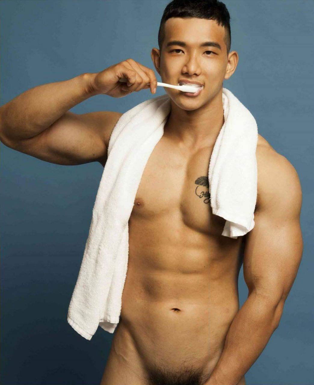 หนุ่มหล่อขึ้นปก 956.4