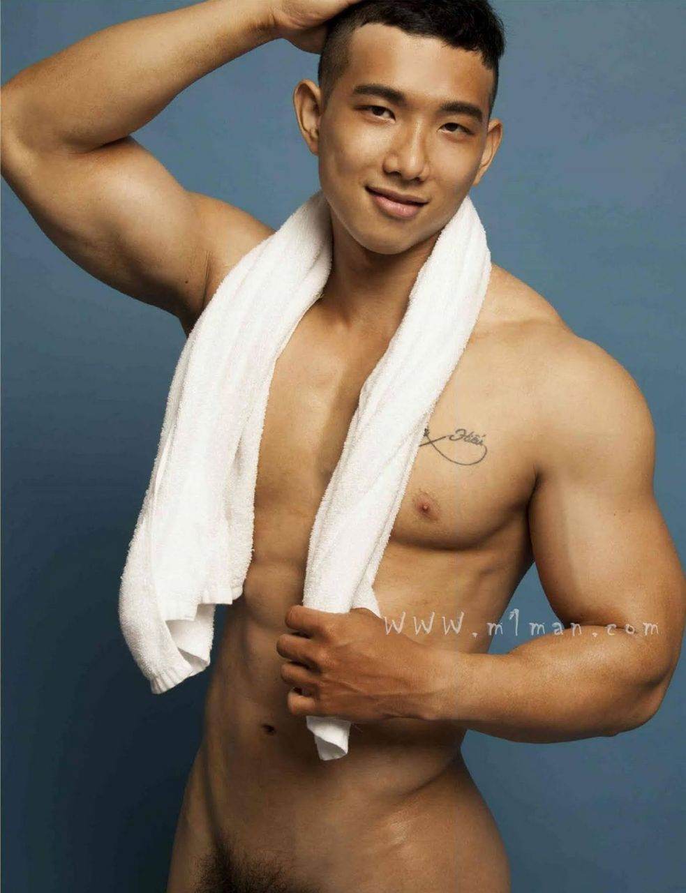 หนุ่มหล่อขึ้นปก 956.4