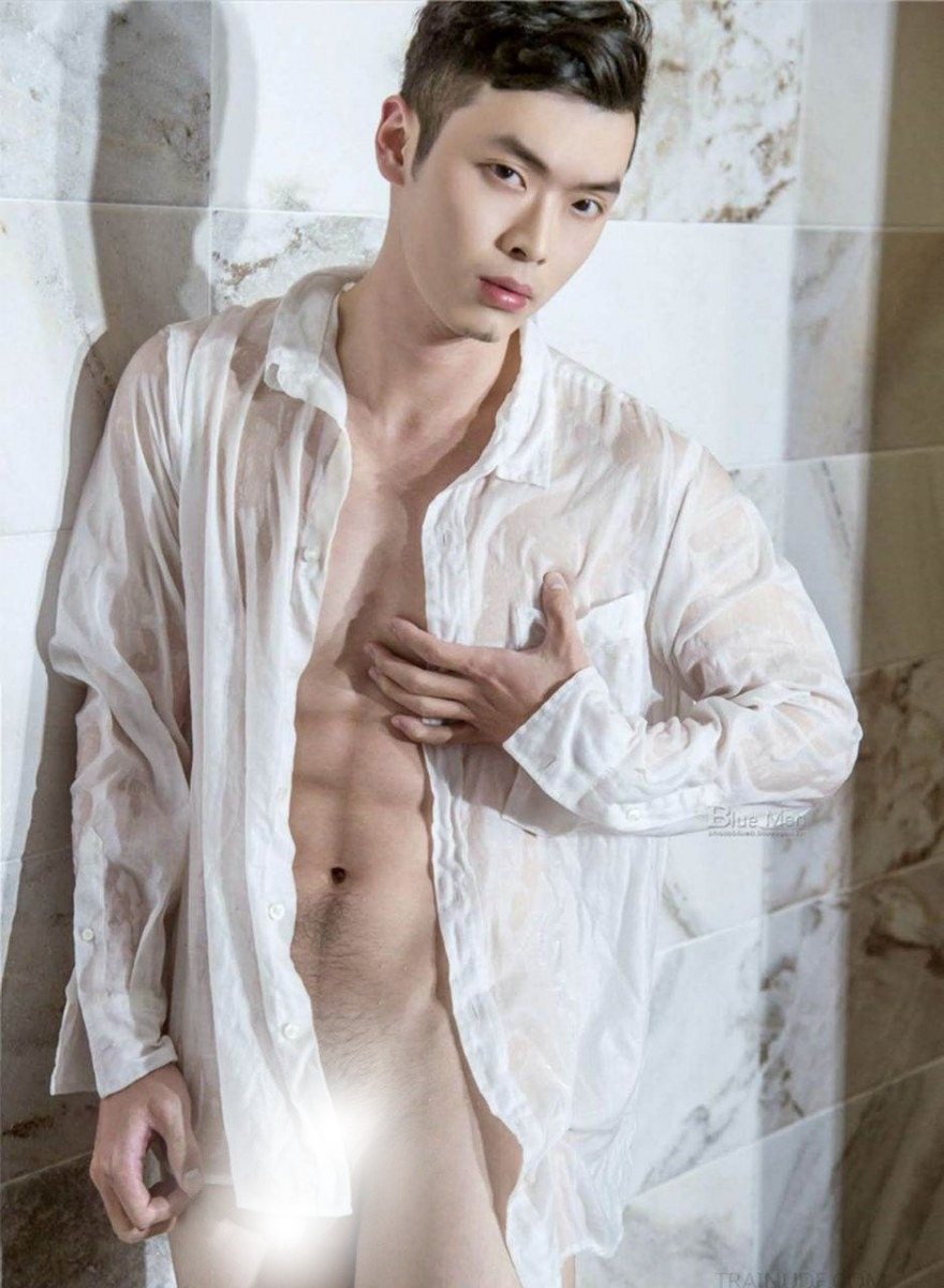 หนุ่มหล่อขึ้นปก 957.2