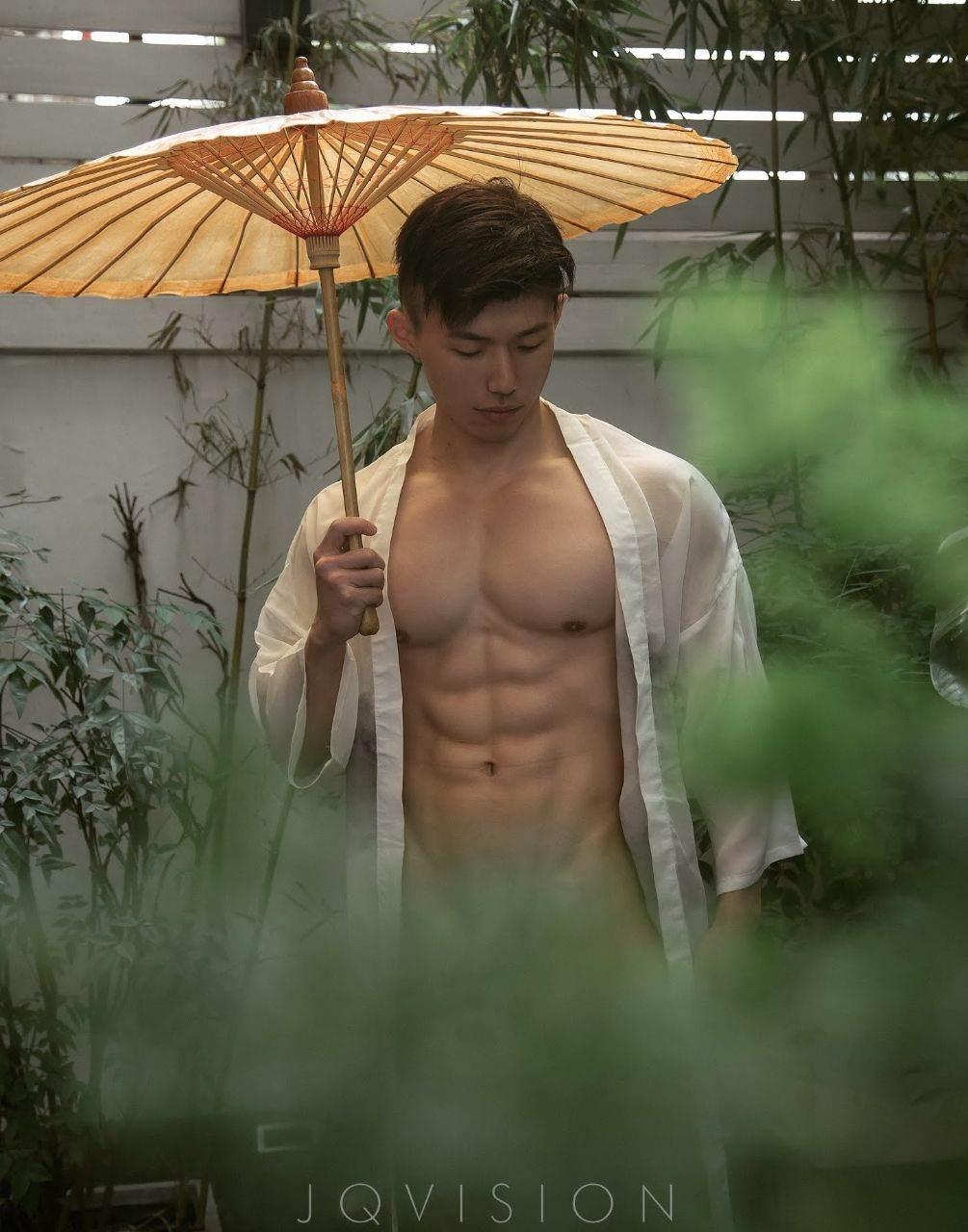 หนุ่มหล่อขึ้นปก 961.2