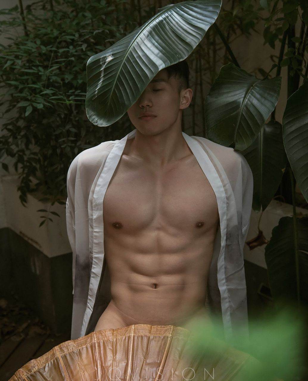 หนุ่มหล่อขึ้นปก 961.2
