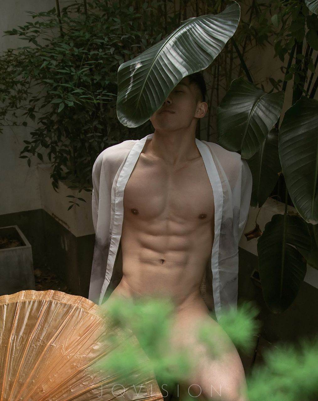 หนุ่มหล่อขึ้นปก 961.2