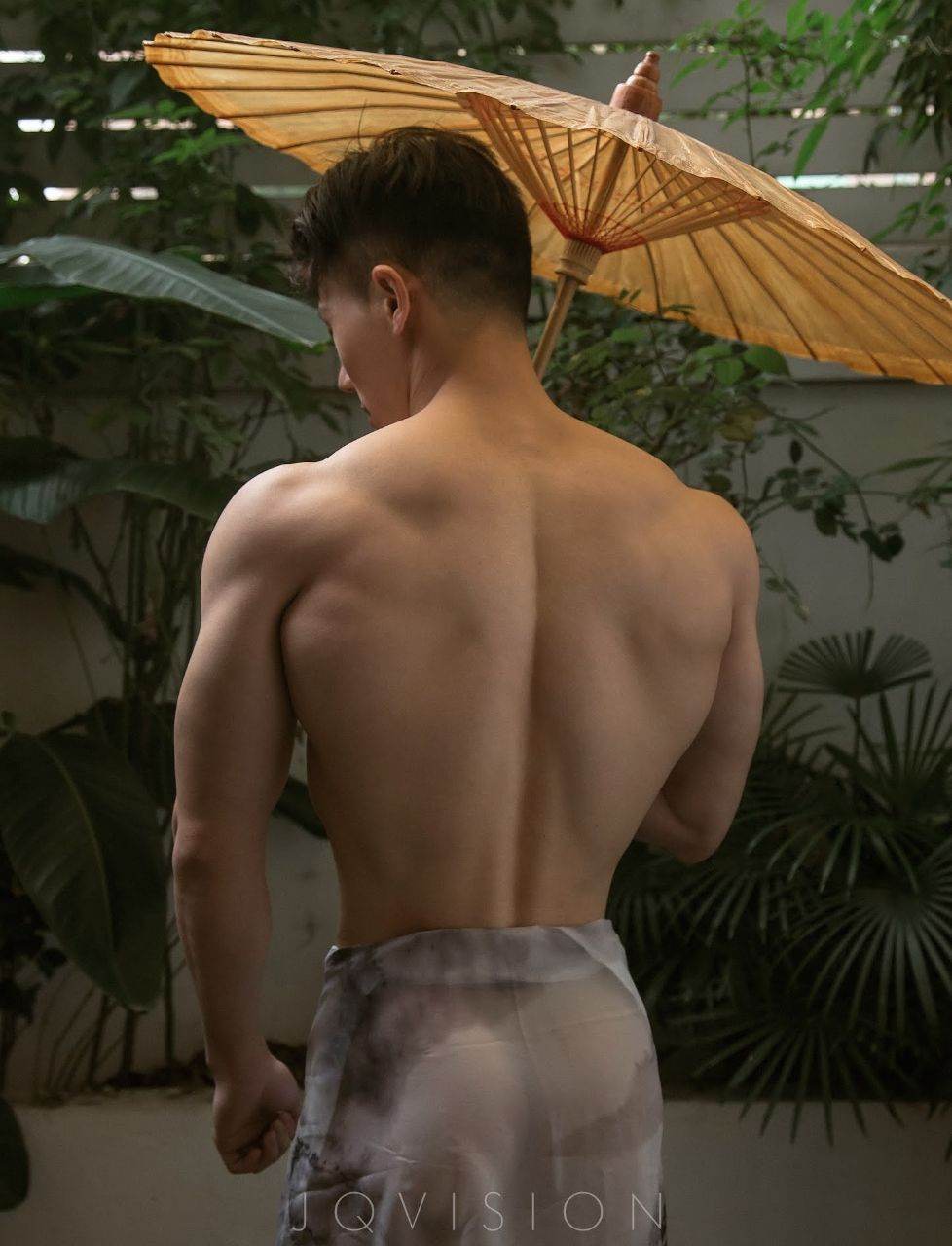 หนุ่มหล่อขึ้นปก 961.2