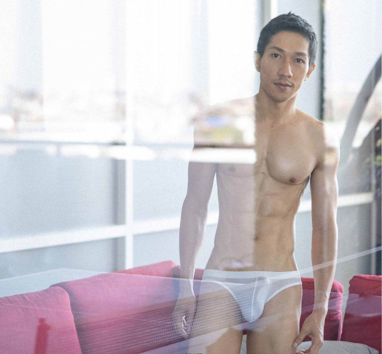 หนุ่มหล่อขึ้นปก 963.1