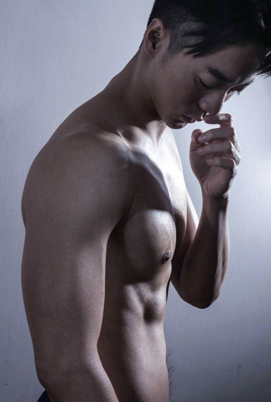 หนุ่มหล่อขึ้นปก 953.5