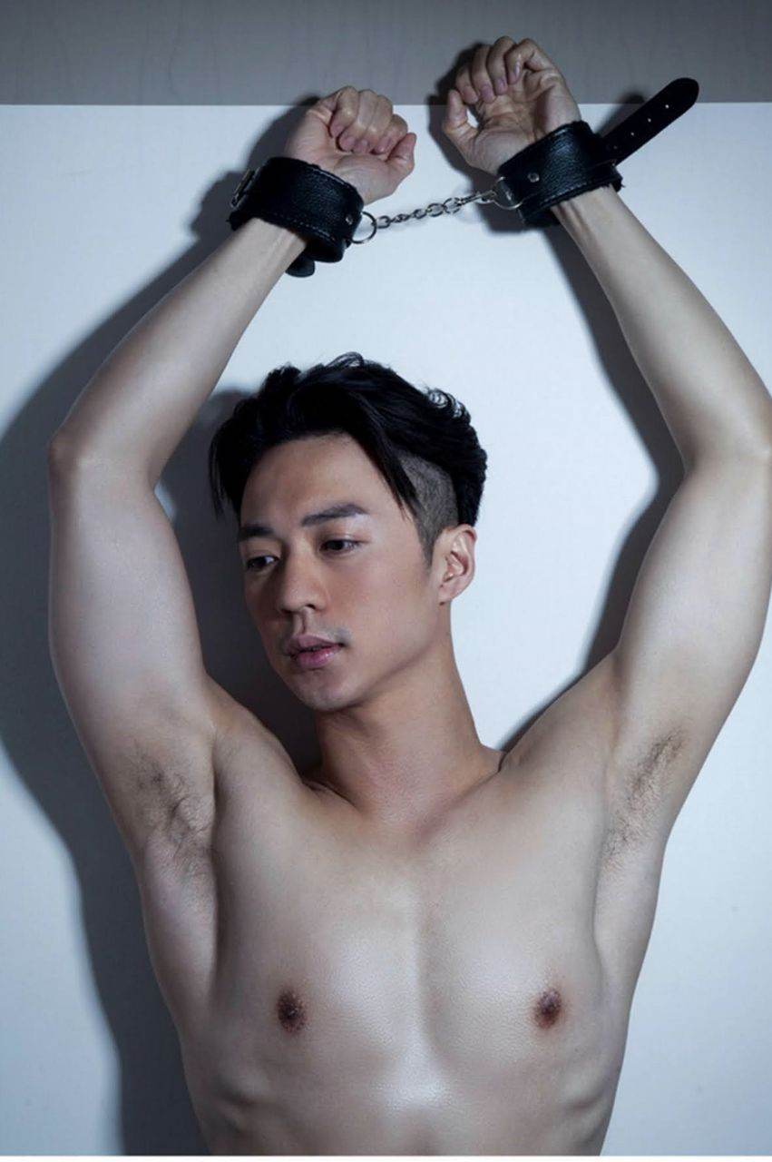 หนุ่มหล่อขึ้นปก 953.5