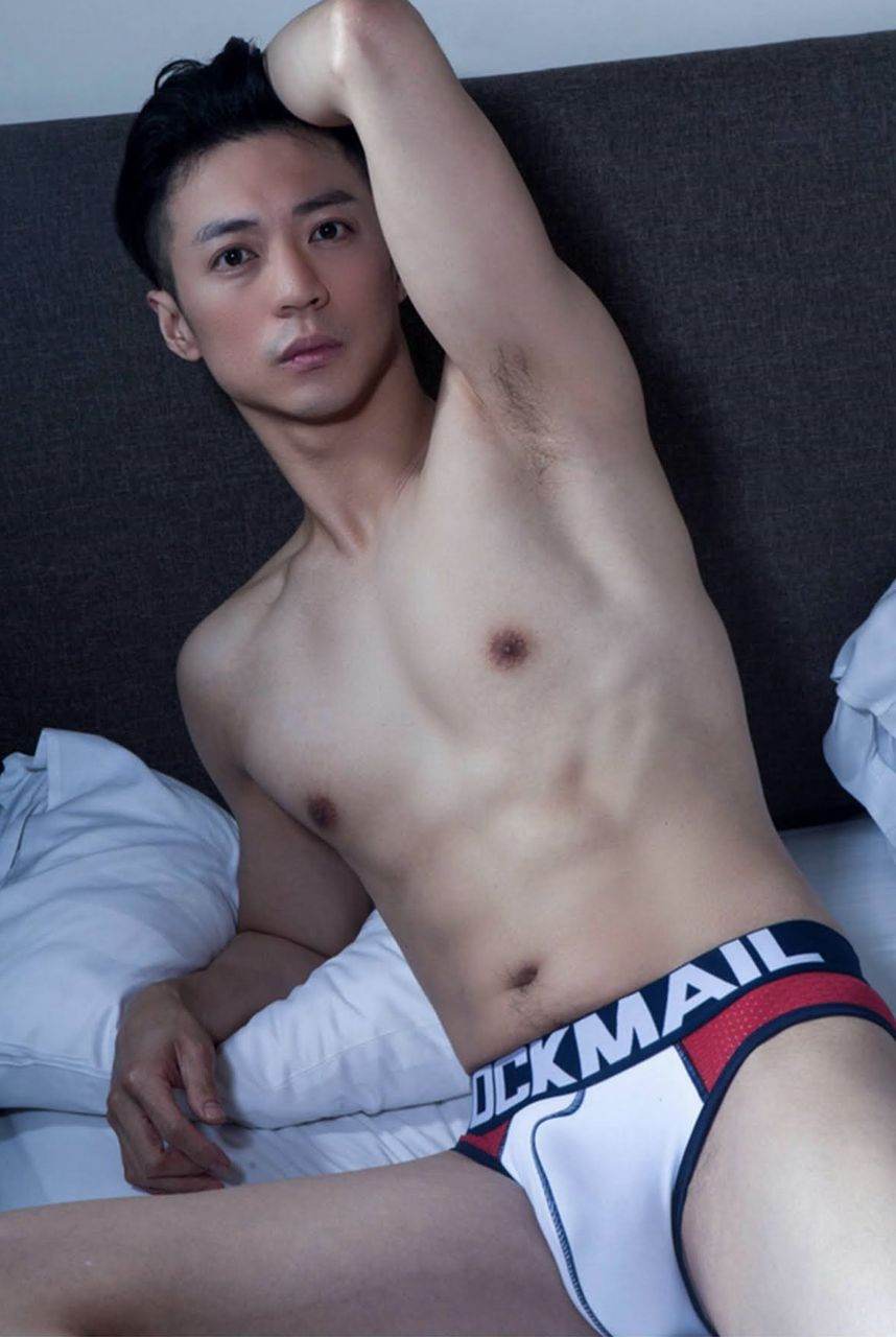 หนุ่มหล่อขึ้นปก 953.5