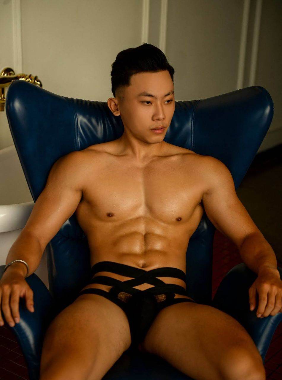 หนุ่มหล่อขึ้นปก 954.5
