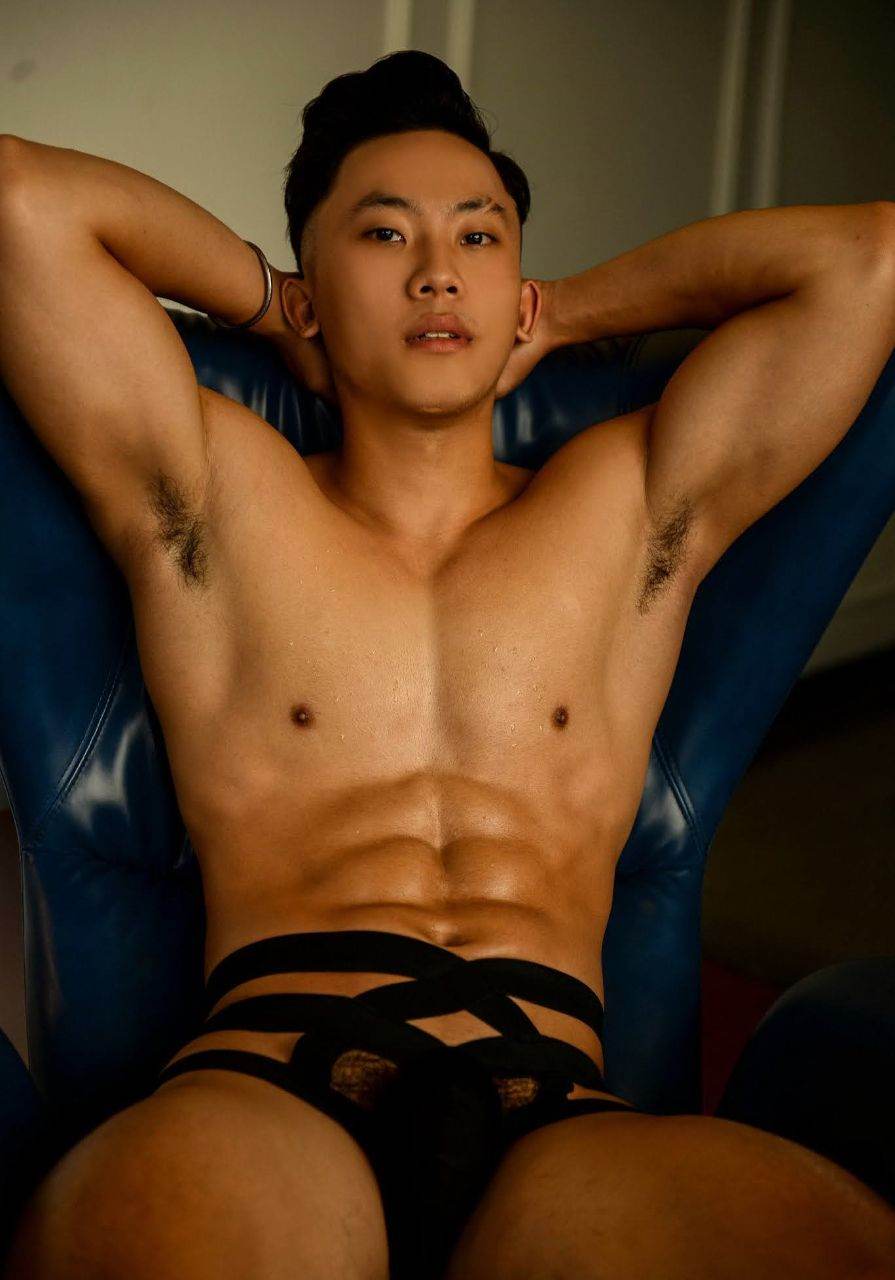 หนุ่มหล่อขึ้นปก 954.5