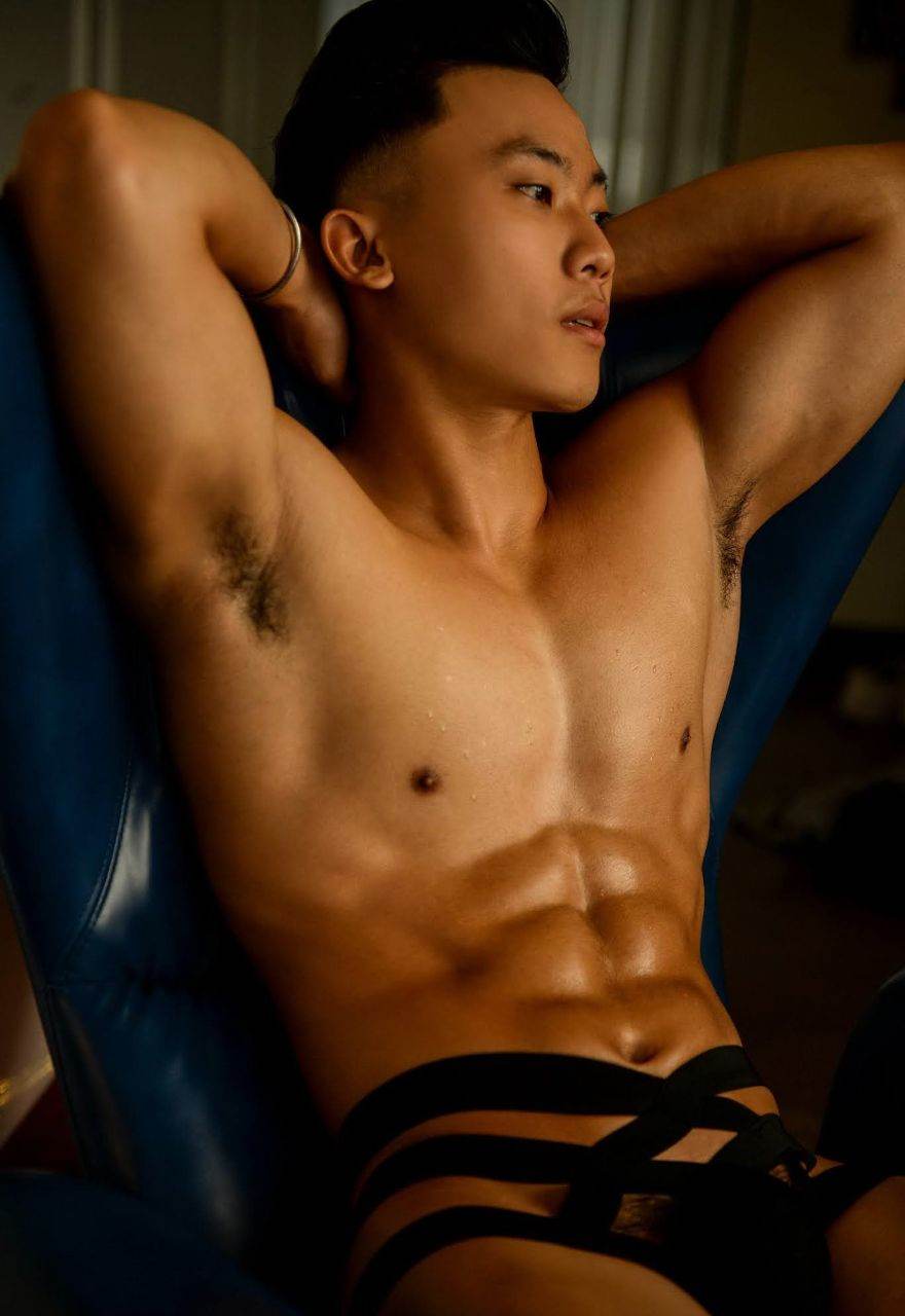 หนุ่มหล่อขึ้นปก 954.5